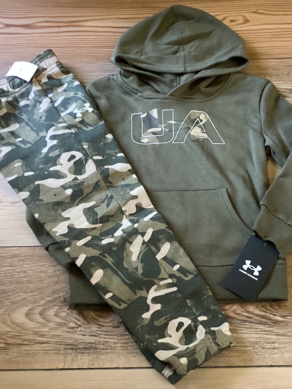 Under Armour Boys  Olive Green Hoodie and Green Camo Joggers Set Size 4T(NWT)